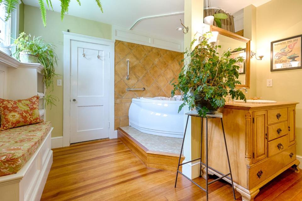 Howarth House Bed And Breakfast Fitchburg Ngoại thất bức ảnh